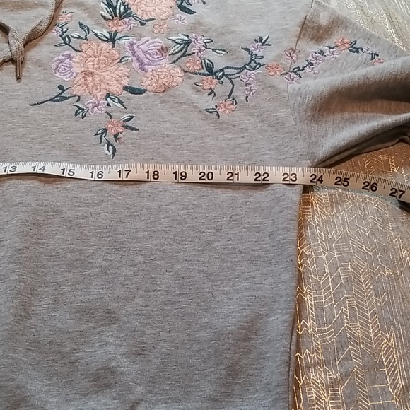 ✅SOLD✅H&M embroidered hoodie size L - Picture 6 of 8